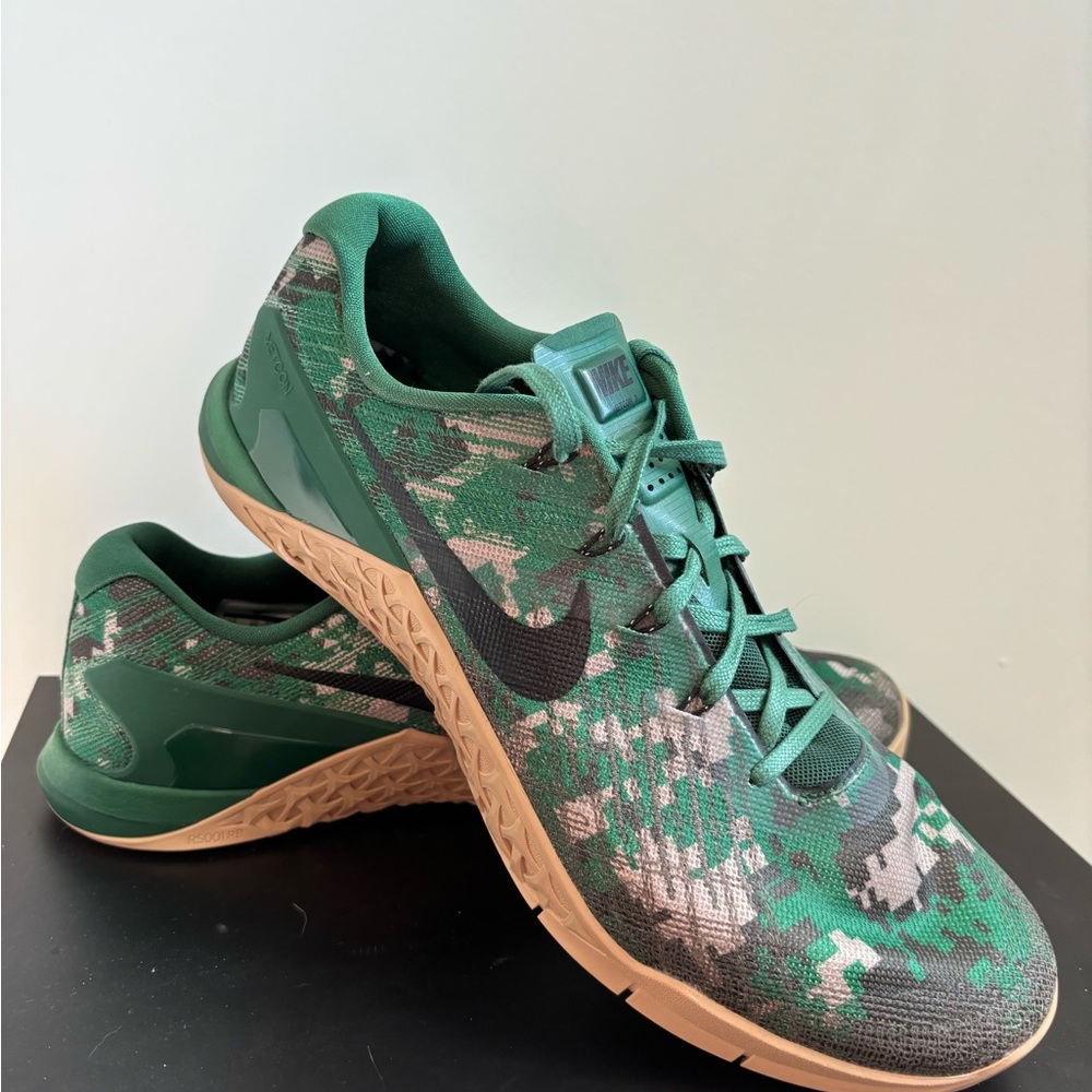 Nike Green and Black Athletic Shoes Dynamic Design